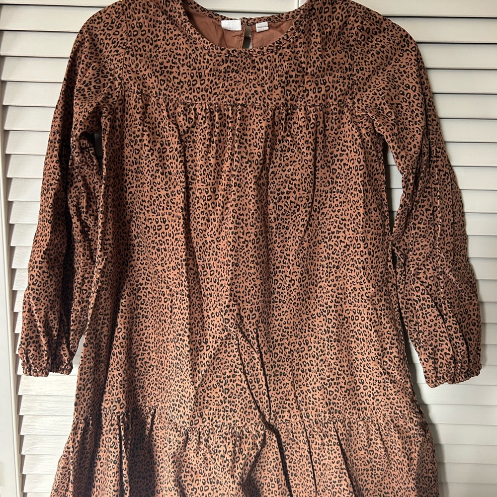 Girls leopard dress, never worm
